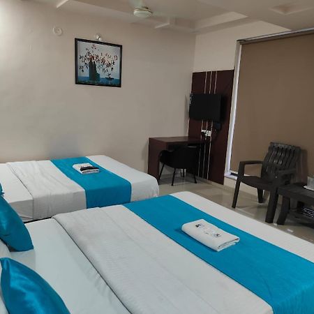 Hotel Raviraj Palace Rajkot Eksteriør billede