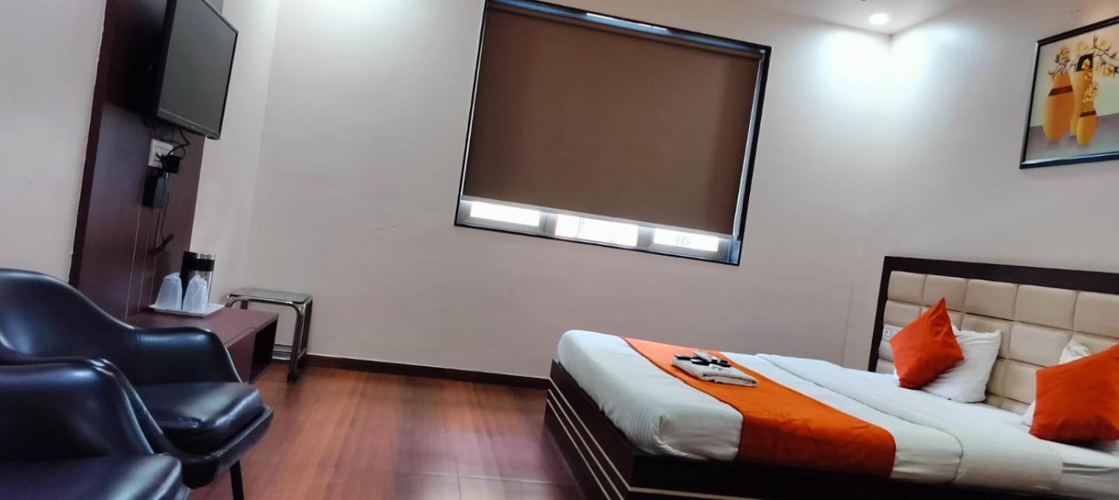 Hotel Raviraj Palace Rajkot Eksteriør billede